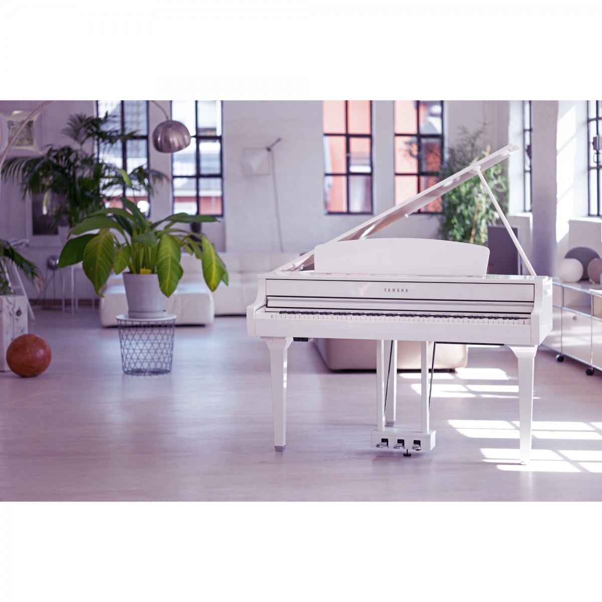 Yamaha CLP 795GP PWH Lifestylefoto Wohnzimmer
