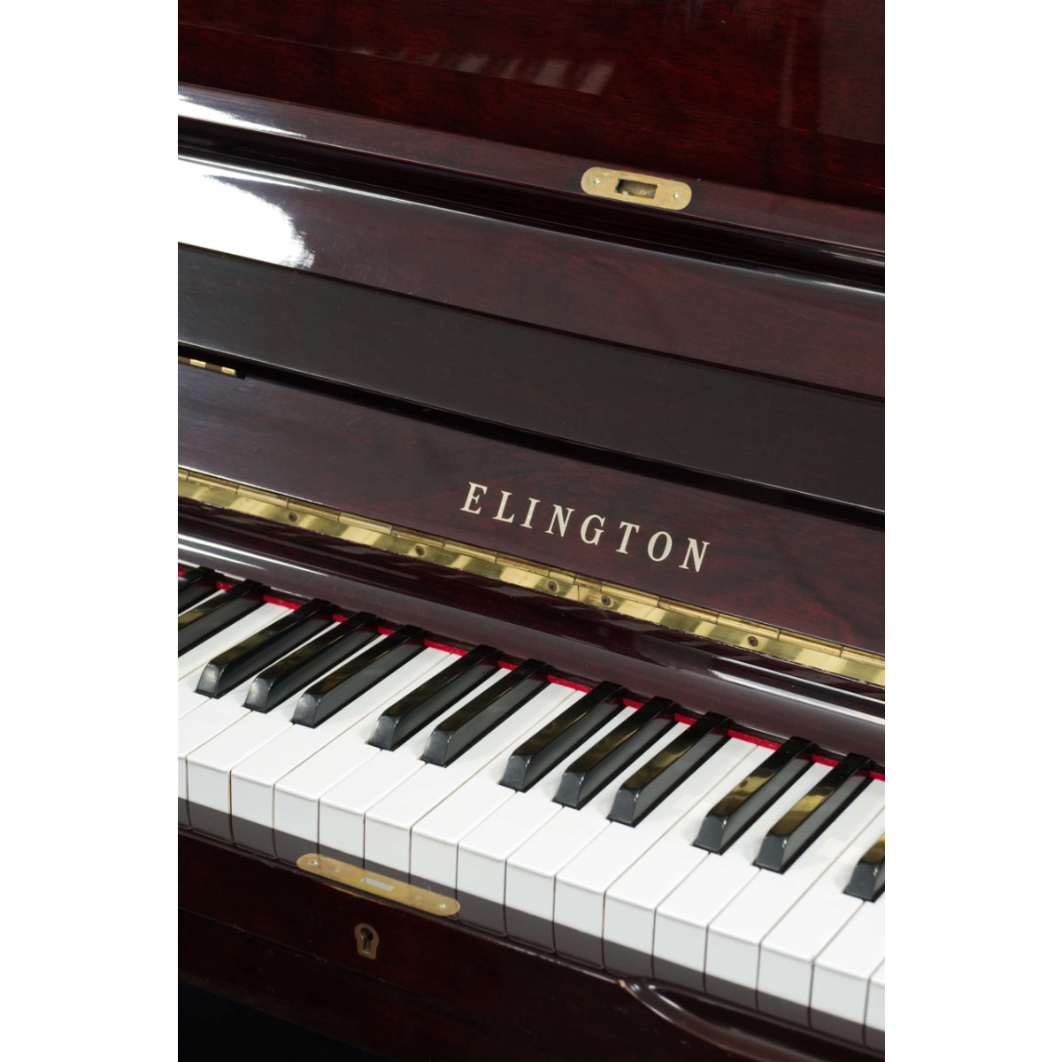 Gebrauchtes Klavier Marke Elington, Mahagoni Hochglanz, Ansicht: Klaviatur
