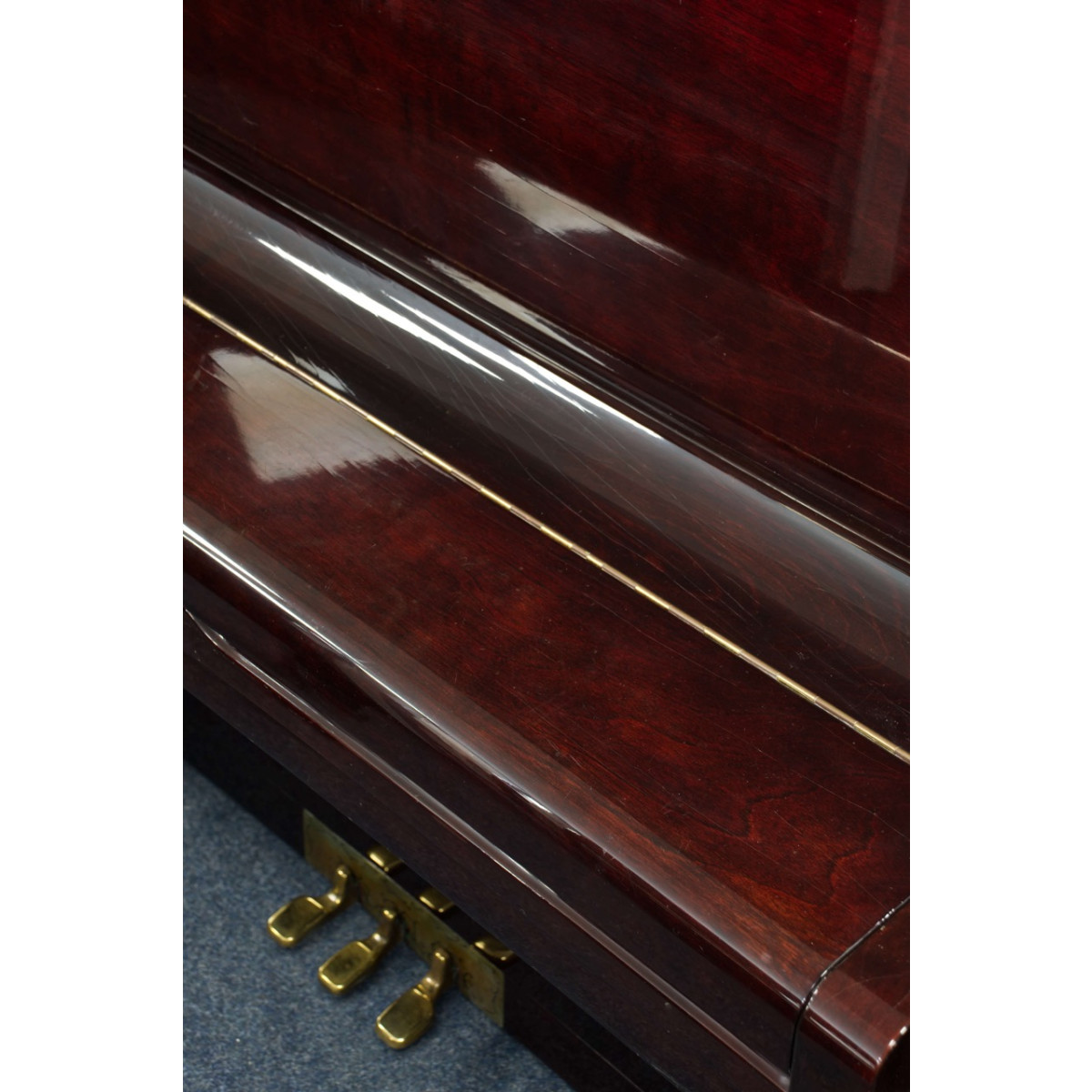Gebrauchtes Klavier Marke Elington, Mahagoni Hochglanz, Ansicht: Detail