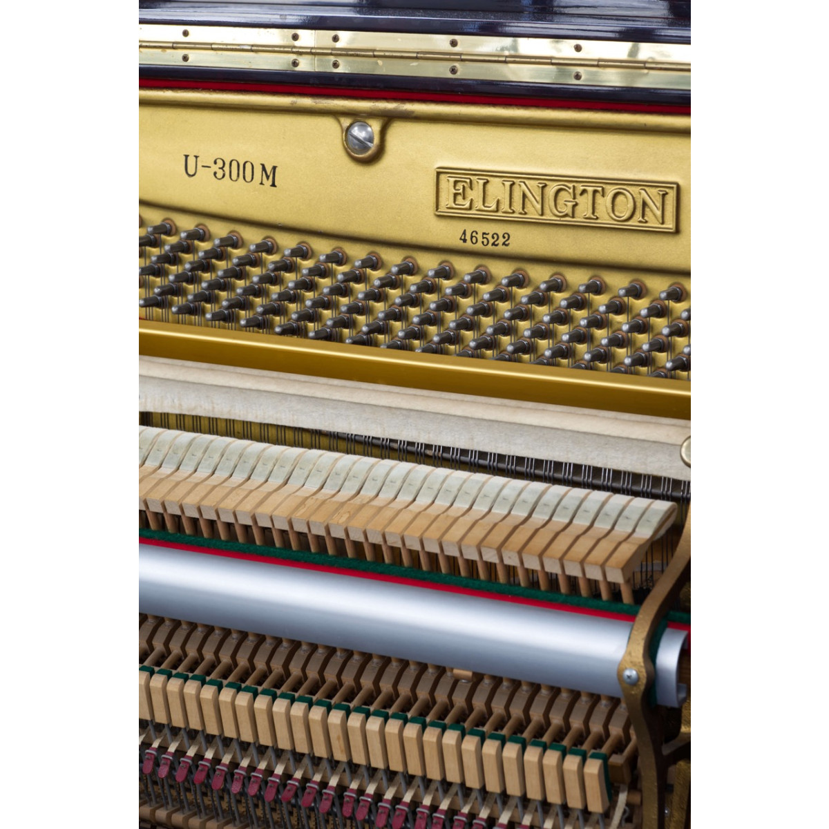 Gebrauchtes Klavier Marke Elington, Mahagoni Hochglanz, Ansicht: Seriennummer