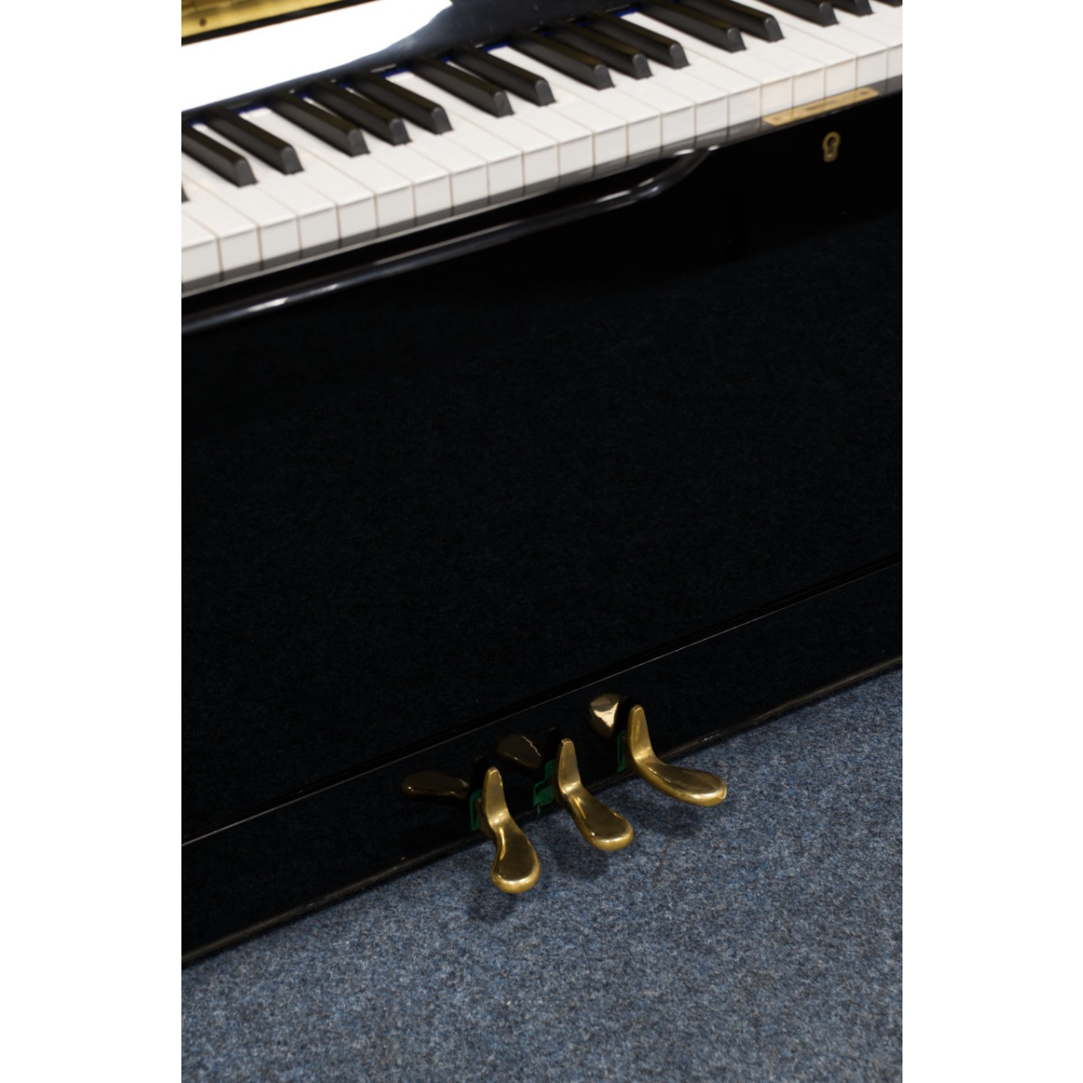 Royale Classic Klavier, Modell 49FRA, schwarz, gebraucht kaufen bei Pianelli, Ansicht: Pedale