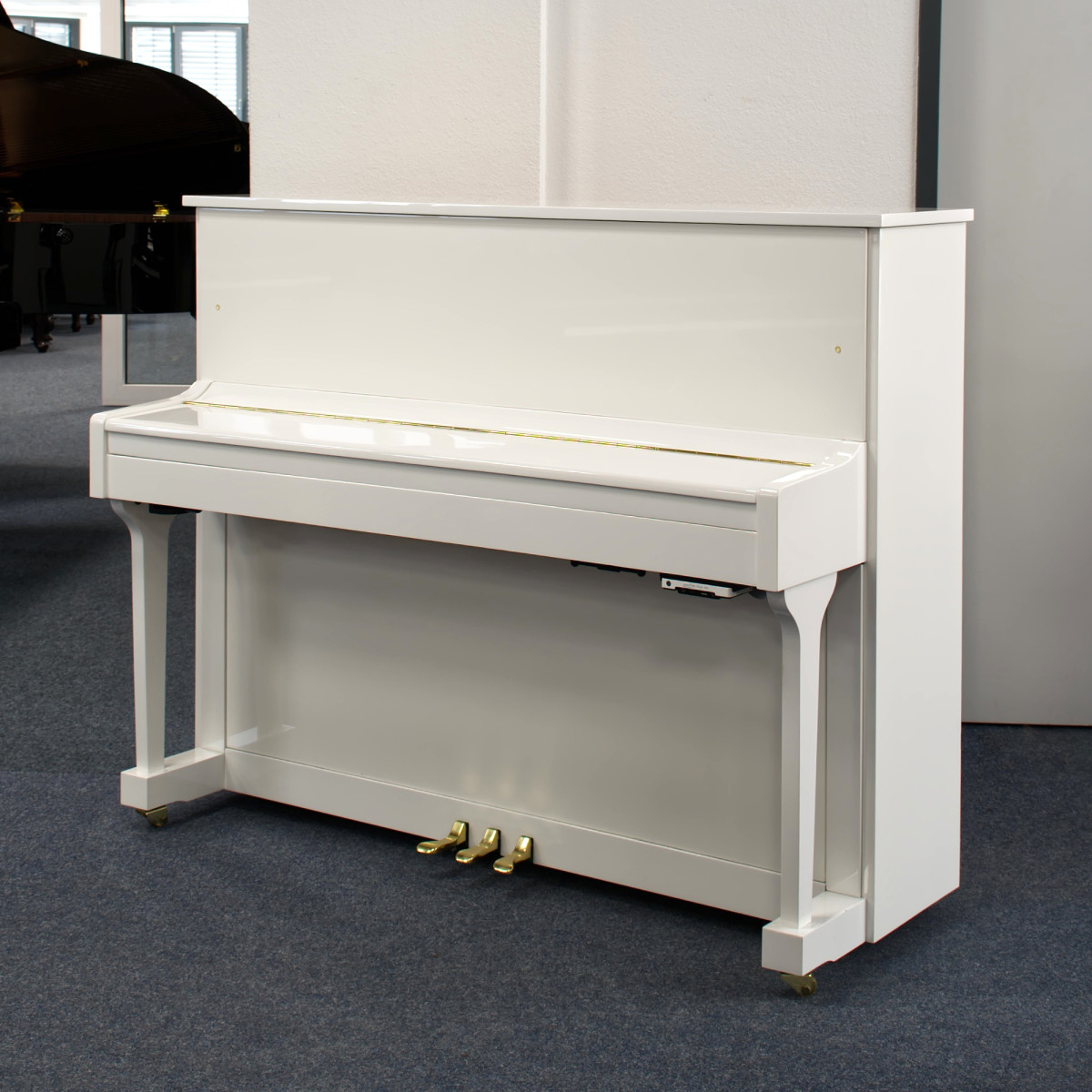"Irmler" Designed by Blüthner, weiss Hochglanz inkl. Silentsystem QuietTime Magic Star V5, Ansicht: frontal, geschlossen