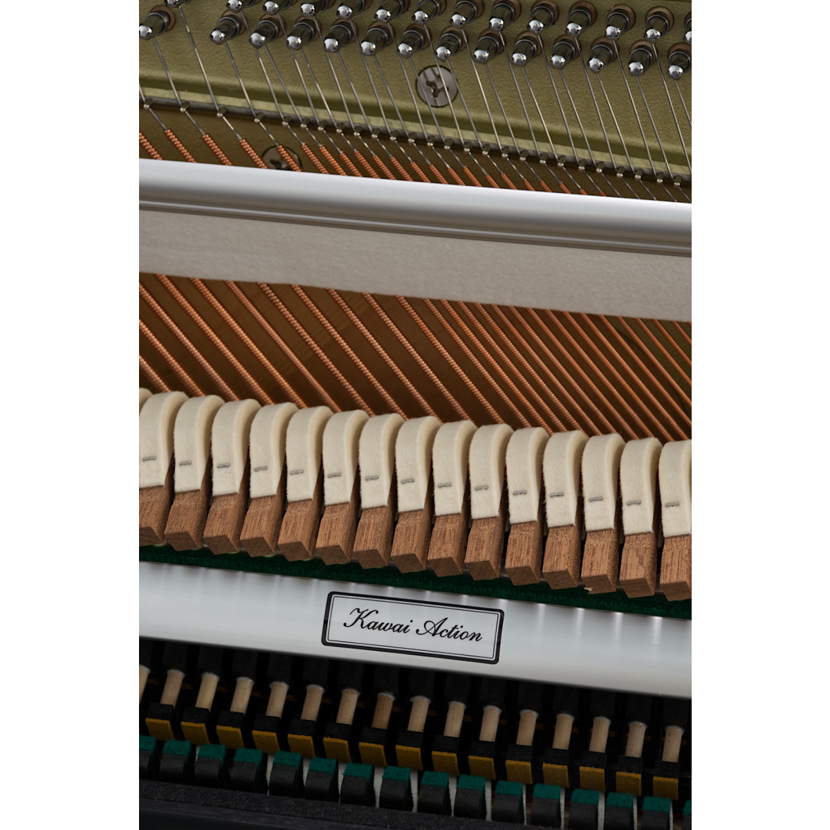 Kawai E200 schwarz matt, gebrauchter Mietrückläufer, kaufen bei Pianelli, Ansicht: Innen