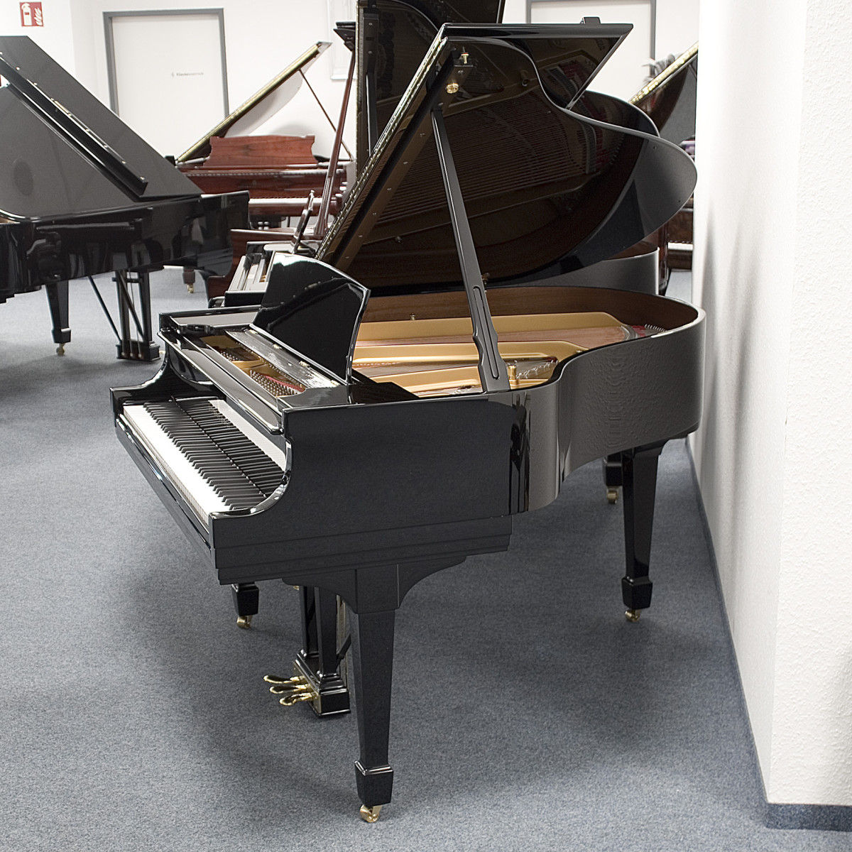 Steinway & Sons, Modell S-155 gebraucht kaufen Pianelli, Ansicht: frontal