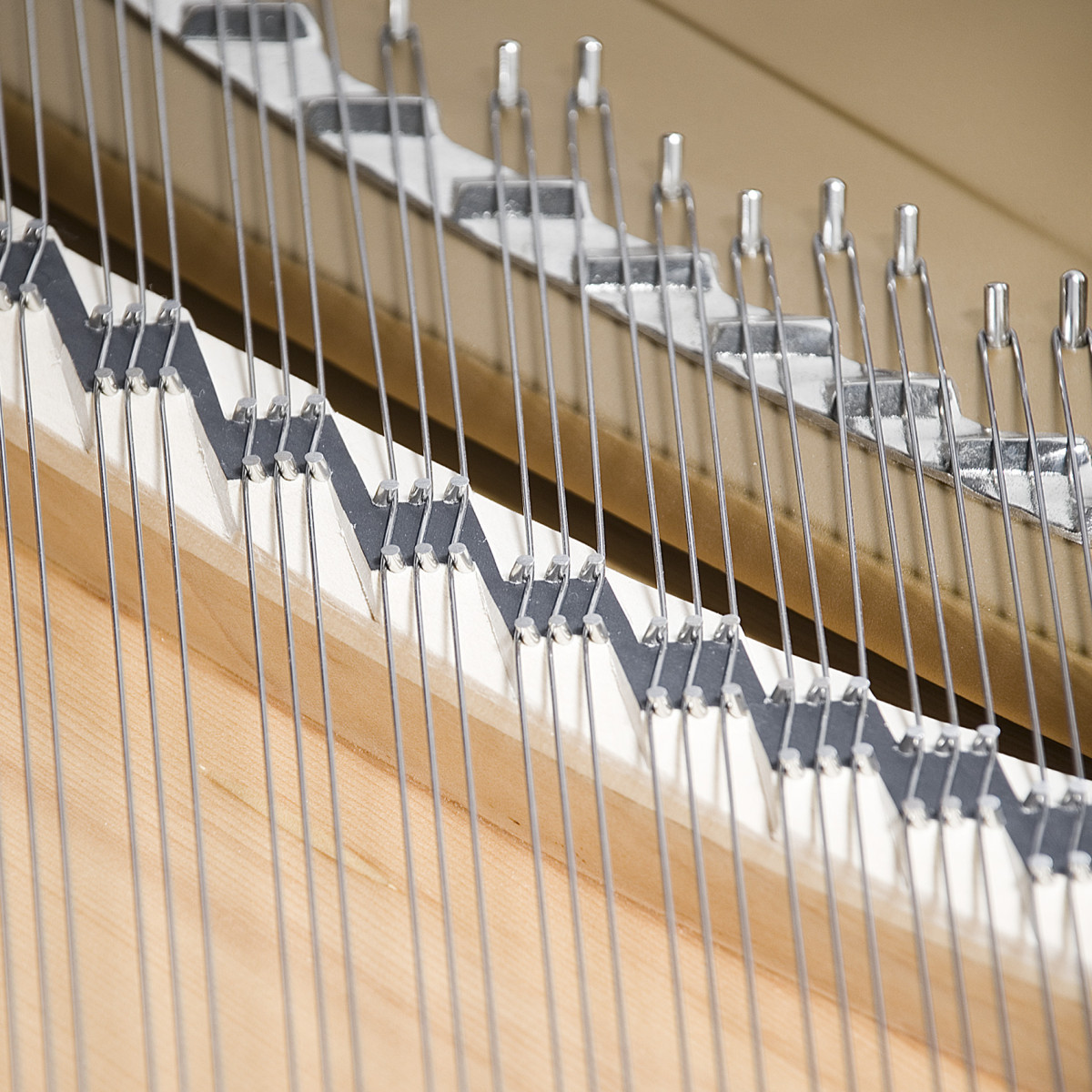Steinway & Sons, Modell S-155 gebraucht kaufen Pianelli, Ansicht: Stege