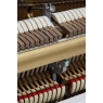 Steinway & Sons Klavier, weiss Hochglanz mit Verzierungen und Details in Messing, Ansicht: Details Innen