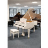 Steinway & Sons Flügel, O-180, weiss Hochglanz, Baujahr 1901, Ansicht: schräg frontal mit Bank