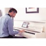 Yamaha CLP 785 PWH Lifestylefoto mit iPad