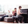 Yamaha CLP 785 PE Lifestylefoto Wohnzimmer mit Kindern
