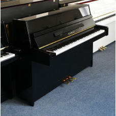 Kawai K15 E, gebrauchtes Instrument, Ansicht: schräg frontal