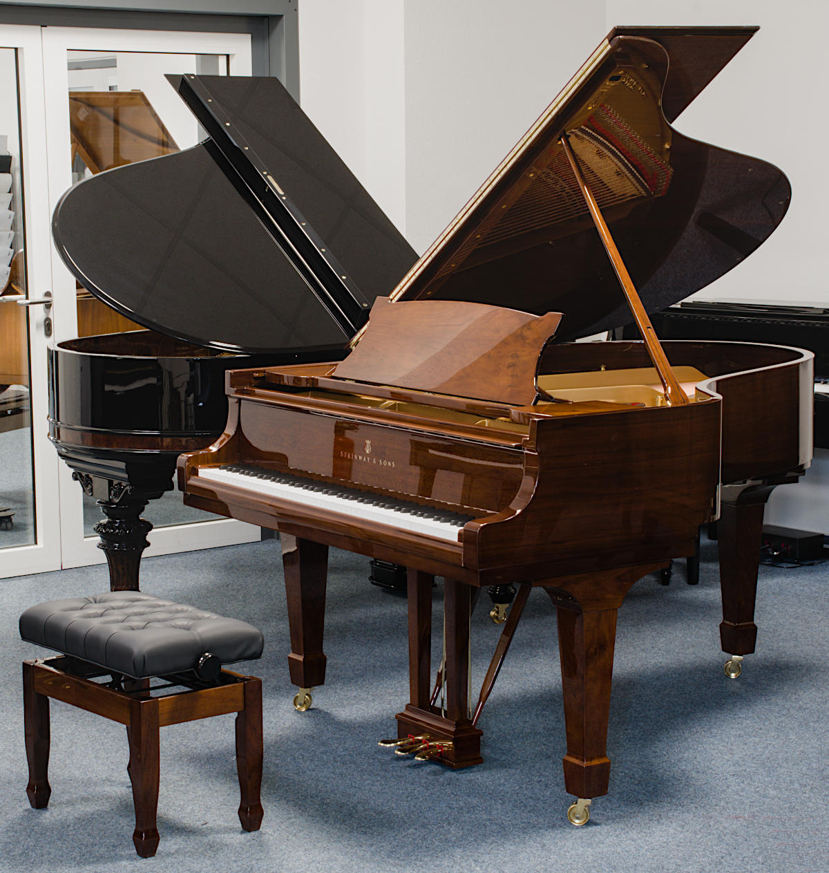 Steinway & Sons Flügel, O-180, Nussbaum, Bj. 1920, inkl. Klavierbank
