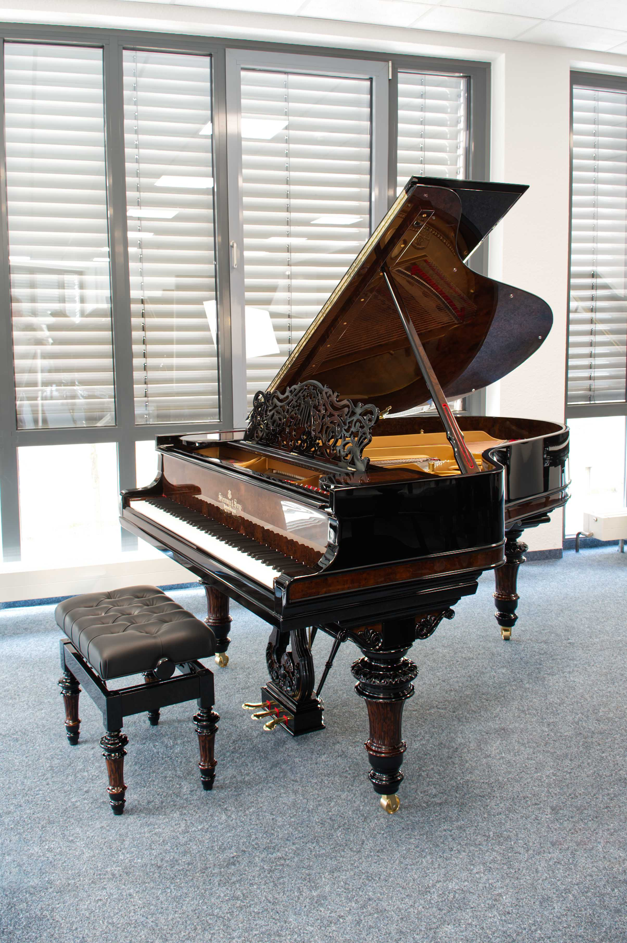 Steinway & Sons Flügel O-180 Wurzelholz mit schwarzen Akzenten, Bj. 1903, gebraucht inkl. hochwertiger Klavierbank